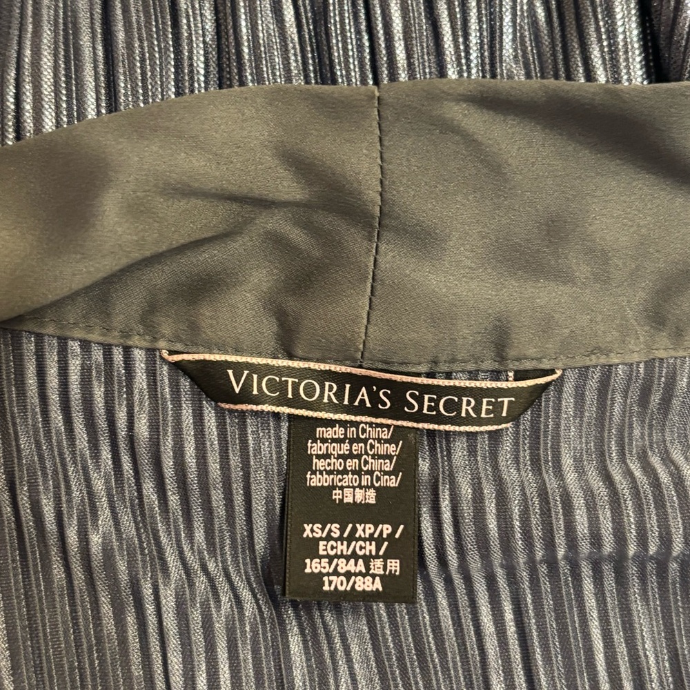 Victoria’s Secret Shimmer Robe - Picture 7 of 7